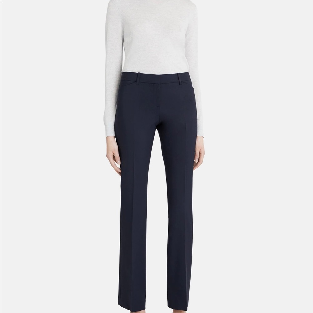 Theory Relaxed Straight Pant in Stretch Wool. Navy. Size 10.